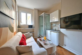 Small practical studio Neuilly-sur-Seine